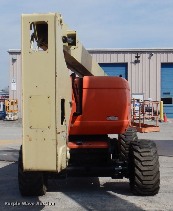 image for item IV9533 2000 JLG 800A  boom lift