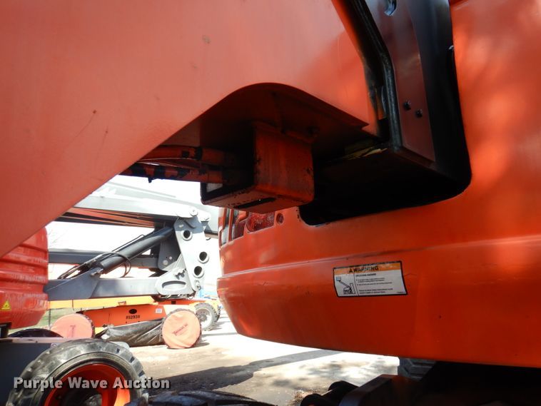 image for item IV9533 2000 JLG 800A  boom lift
