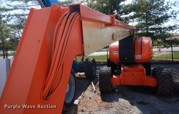image for item IV9533 2000 JLG 800A  boom lift