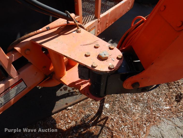 image for item IV9533 2000 JLG 800A  boom lift