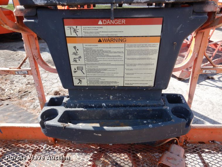image for item IV9533 2000 JLG 800A  boom lift