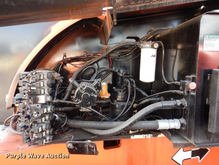 image for item IV9533 2000 JLG 800A  boom lift