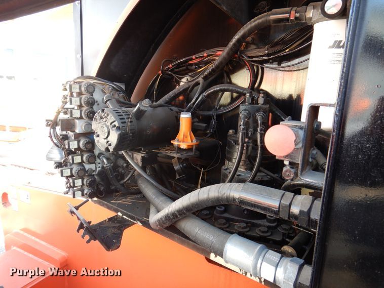 image for item IV9533 2000 JLG 800A  boom lift