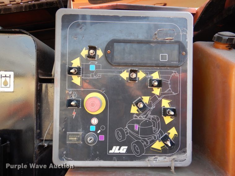 image for item IV9533 2000 JLG 800A  boom lift