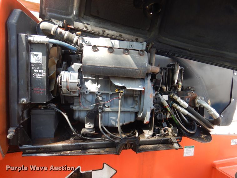 image for item IV9533 2000 JLG 800A  boom lift