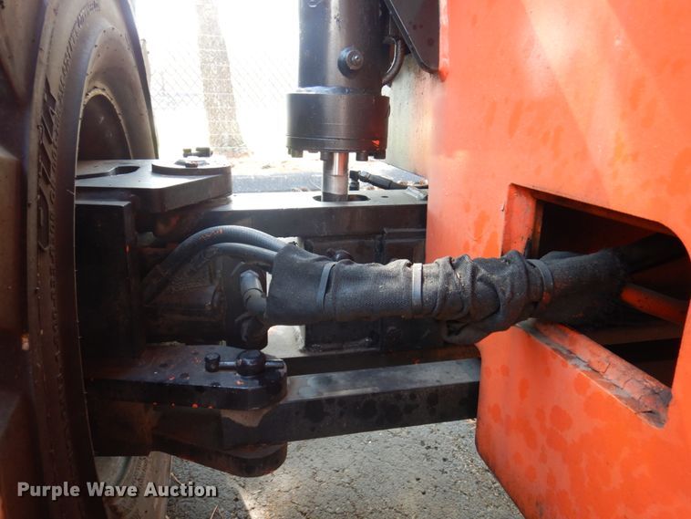 image for item IV9533 2000 JLG 800A  boom lift