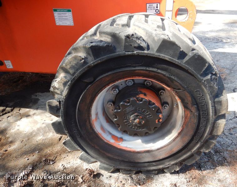 image for item IV9533 2000 JLG 800A  boom lift