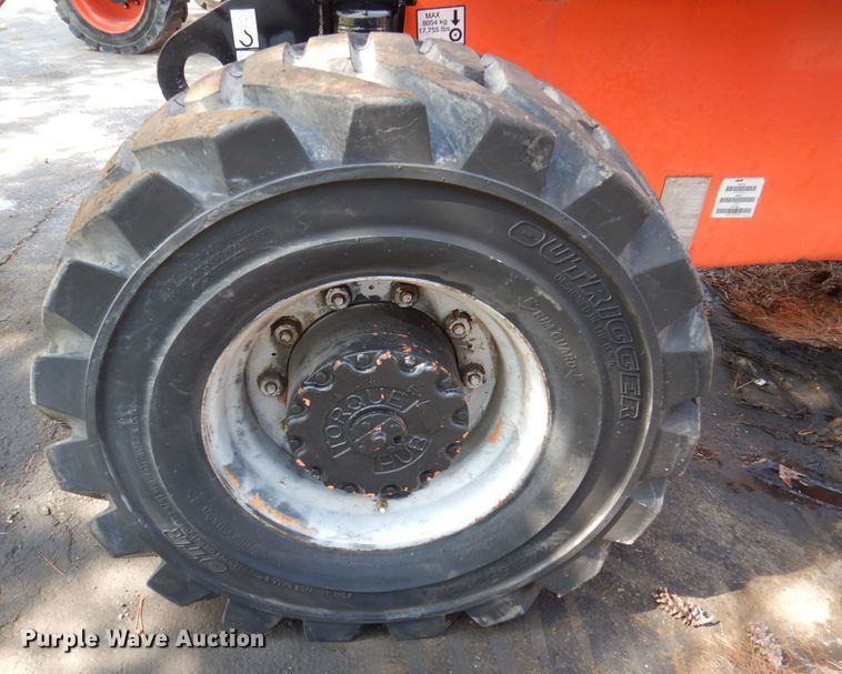 image for item IV9533 2000 JLG 800A  boom lift