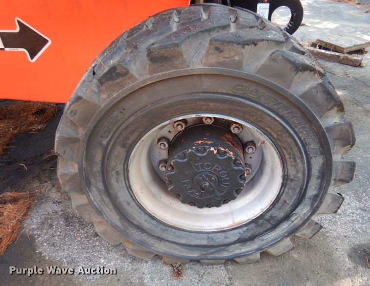 image for item IV9533 2000 JLG 800A  boom lift