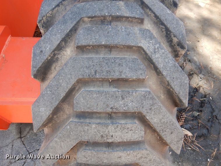 image for item IV9533 2000 JLG 800A  boom lift