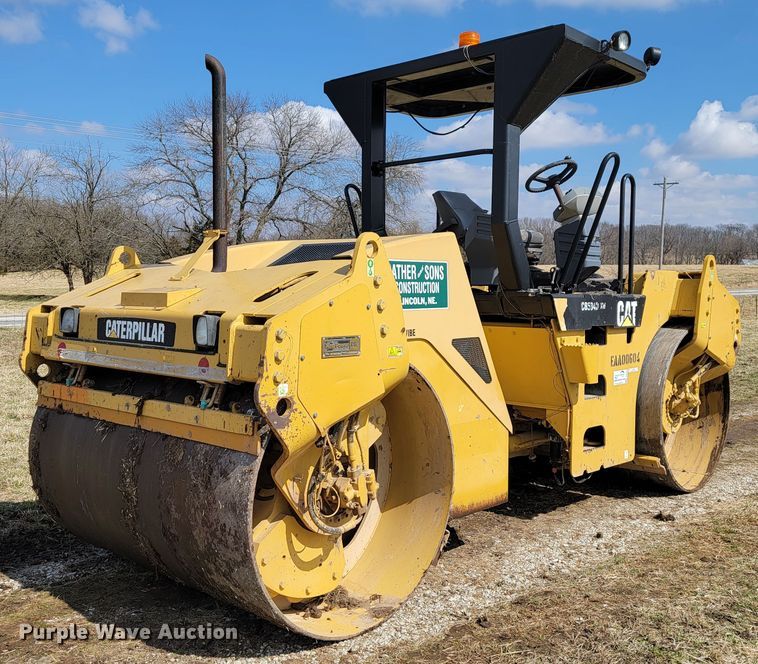 image for item JE9947 2007 Caterpillar CB-534D XW  double drum vibratory roller