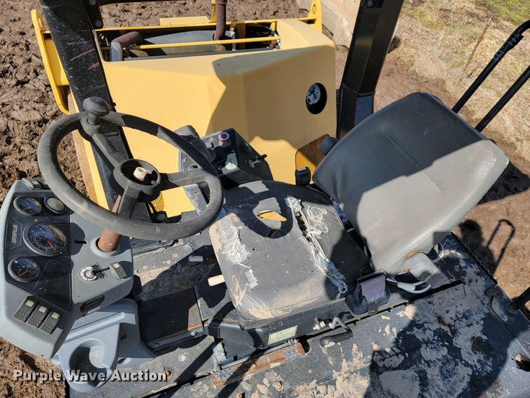 image for item JE9947 2007 Caterpillar CB-534D XW  double drum vibratory roller