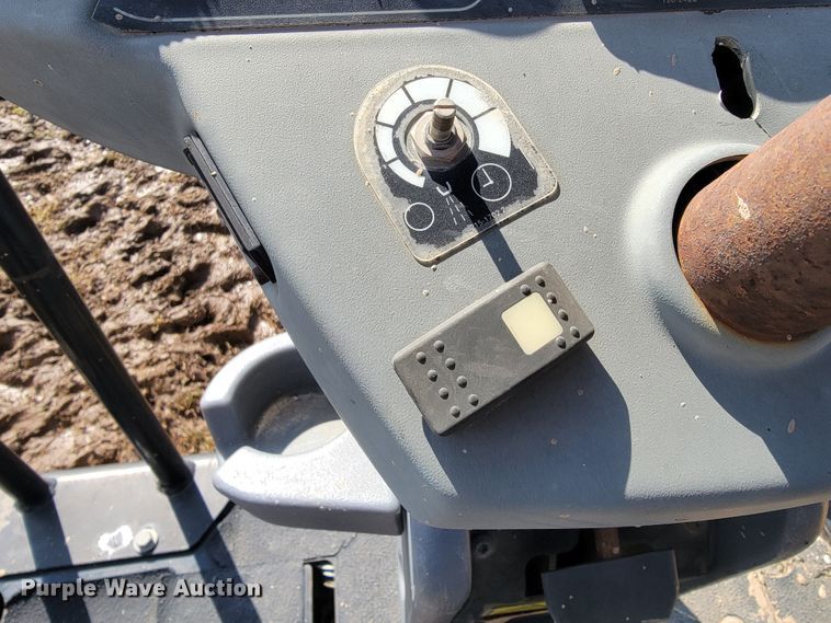 image for item JE9947 2007 Caterpillar CB-534D XW  double drum vibratory roller