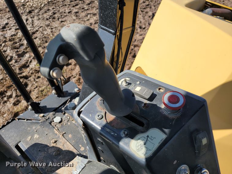 image for item JE9947 2007 Caterpillar CB-534D XW  double drum vibratory roller