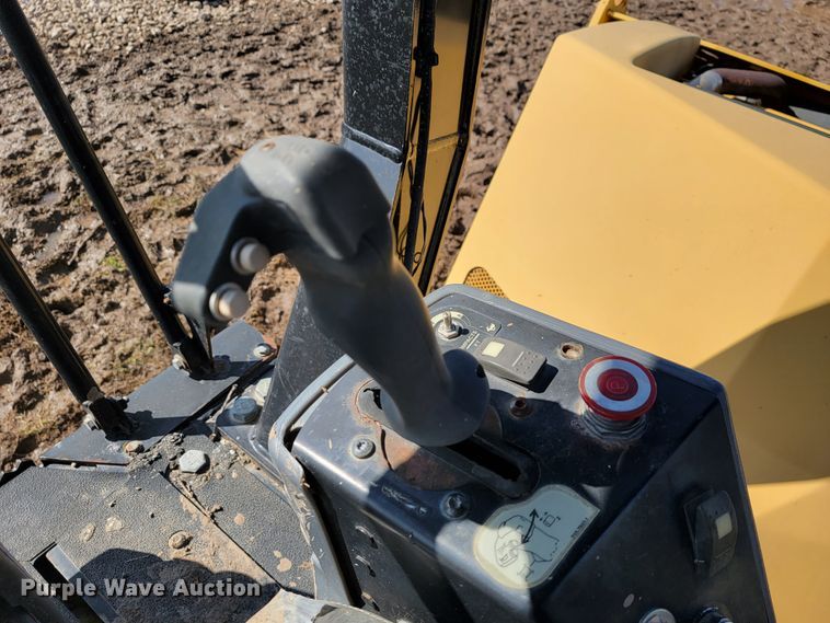 image for item JE9947 2007 Caterpillar CB-534D XW  double drum vibratory roller