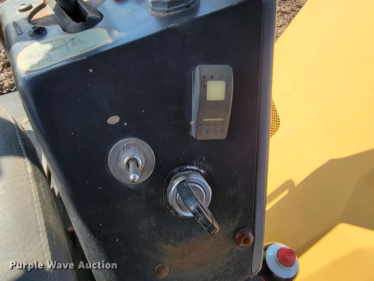 image for item JE9947 2007 Caterpillar CB-534D XW  double drum vibratory roller