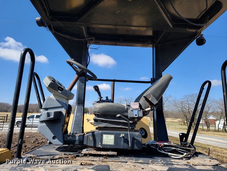 image for item JE9947 2007 Caterpillar CB-534D XW  double drum vibratory roller