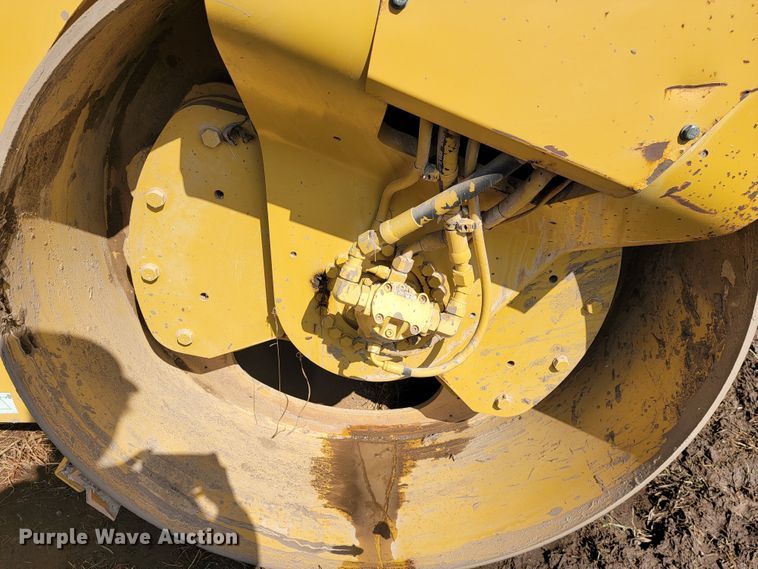 image for item JE9947 2007 Caterpillar CB-534D XW  double drum vibratory roller