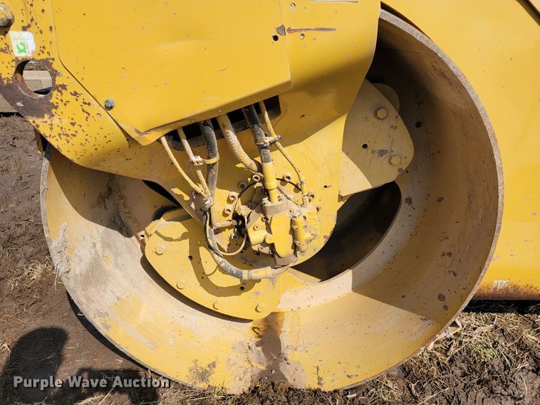 image for item JE9947 2007 Caterpillar CB-534D XW  double drum vibratory roller