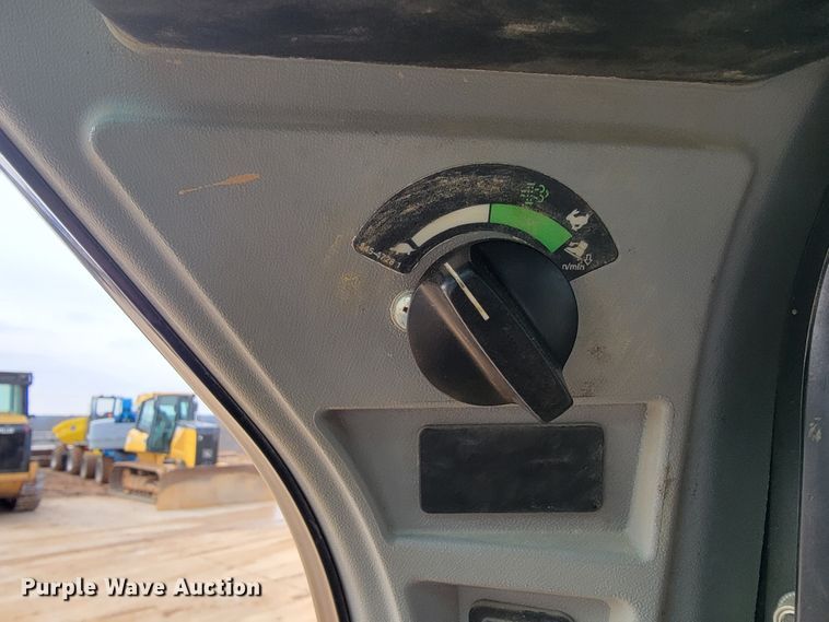 image for item JE9949 Caterpillar 299D2  tracked skid steer loader