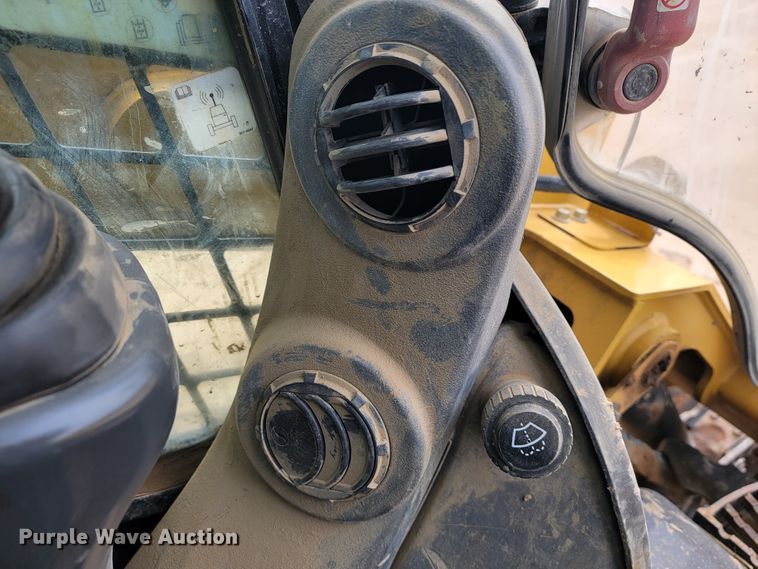 image for item JE9949 Caterpillar 299D2  tracked skid steer loader