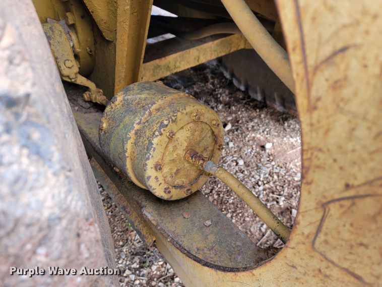 image for item JE9953 Caterpillar 631B  scraper