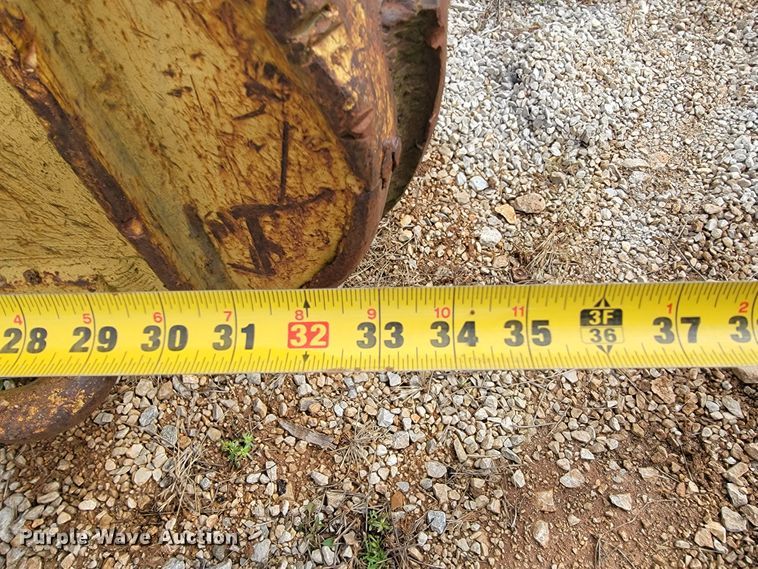 image for item JE9953 Caterpillar 631B  scraper