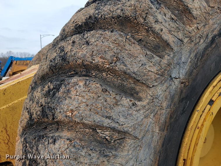 image for item JE9953 Caterpillar 631B  scraper