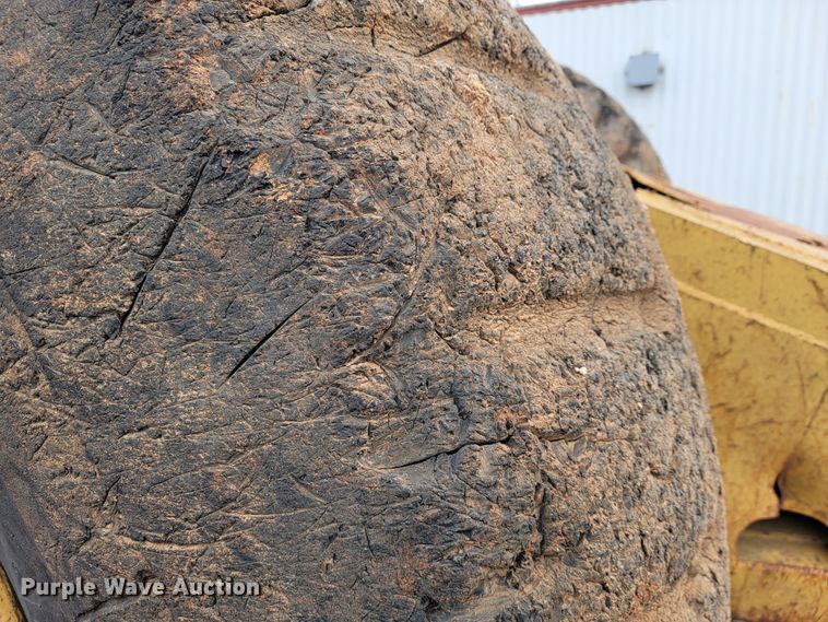 image for item JE9953 Caterpillar 631B  scraper