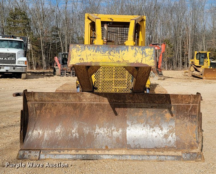 image for item JE9963 1969 Caterpillar D6C  dozer