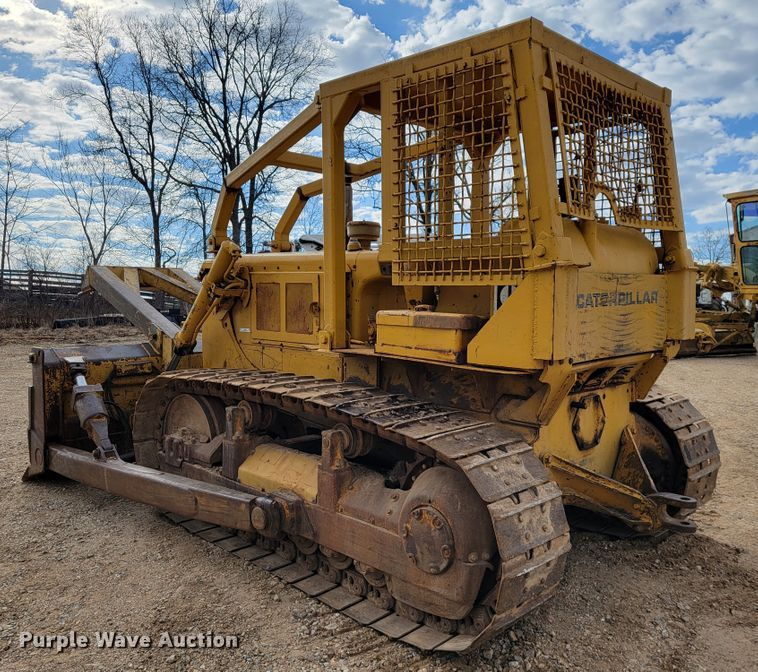 image for item JE9963 1969 Caterpillar D6C  dozer