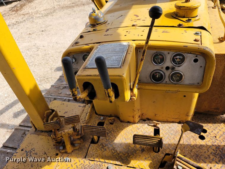 image for item JE9963 1969 Caterpillar D6C  dozer