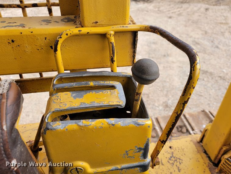 image for item JE9963 1969 Caterpillar D6C  dozer