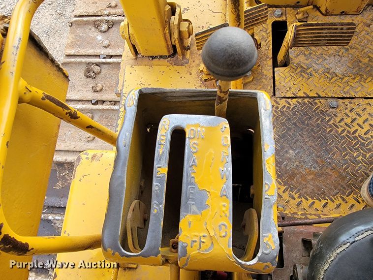 image for item JE9963 1969 Caterpillar D6C  dozer