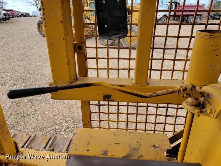 image for item JE9963 1969 Caterpillar D6C  dozer