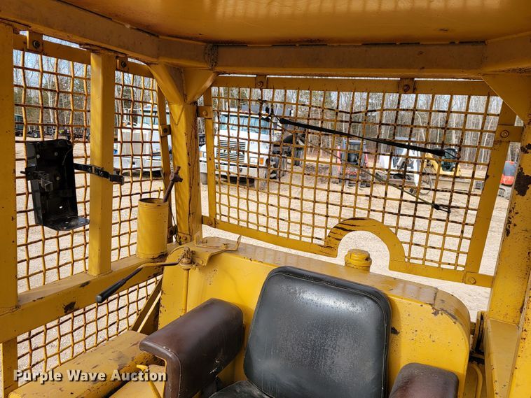 image for item JE9963 1969 Caterpillar D6C  dozer