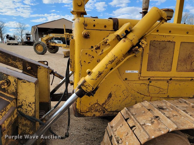 image for item JE9963 1969 Caterpillar D6C  dozer