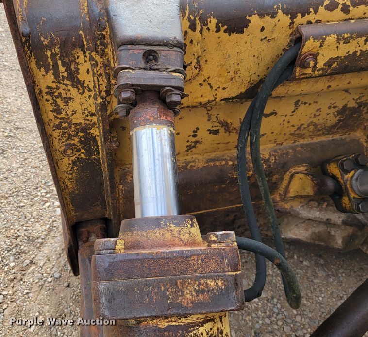 image for item JE9963 1969 Caterpillar D6C  dozer