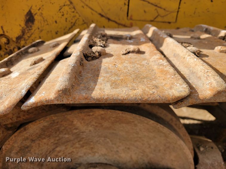 image for item JE9963 1969 Caterpillar D6C  dozer