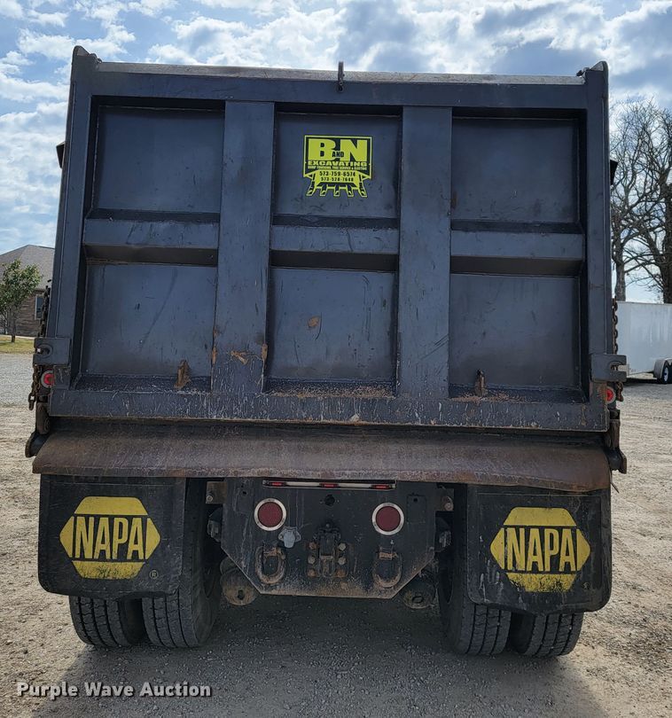 image for item JE9966 1995 Peterbilt 357  dump truck