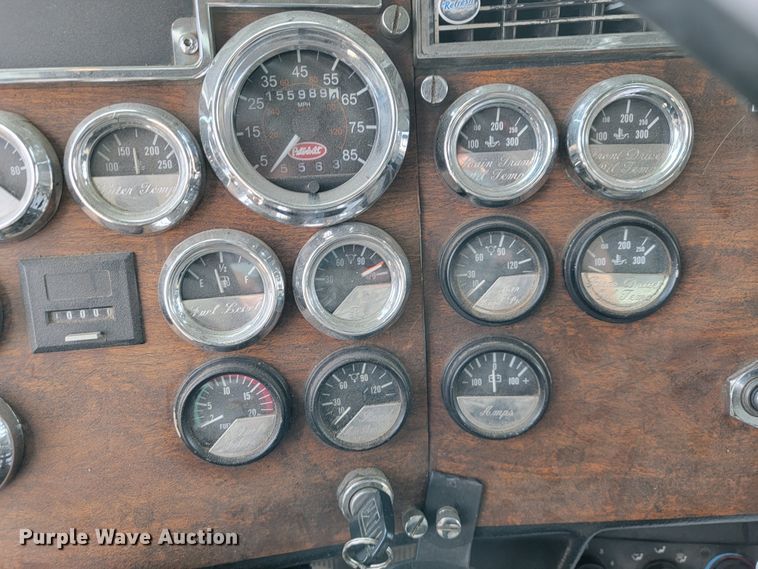 image for item JE9966 1995 Peterbilt 357  dump truck