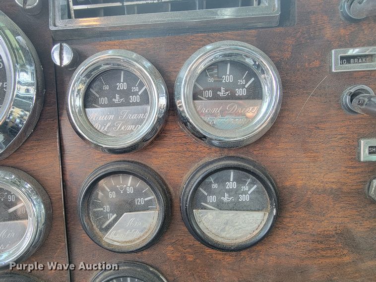 image for item JE9966 1995 Peterbilt 357  dump truck