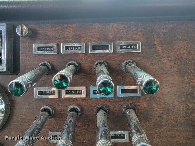 image for item JE9966 1995 Peterbilt 357  dump truck