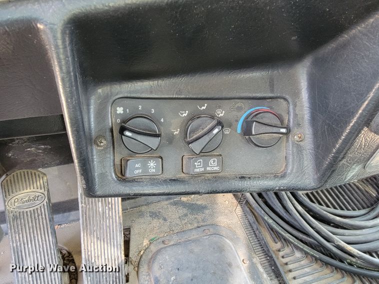 image for item JE9966 1995 Peterbilt 357  dump truck