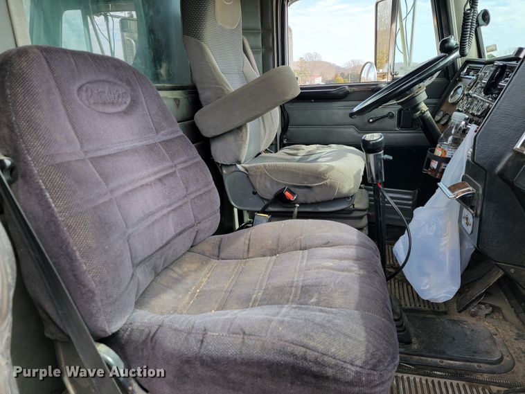 image for item JE9966 1995 Peterbilt 357  dump truck