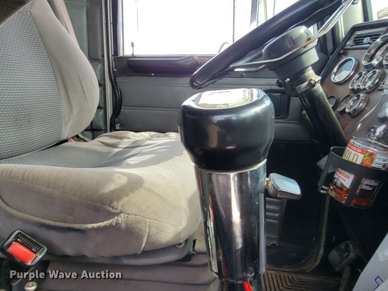 image for item JE9966 1995 Peterbilt 357  dump truck