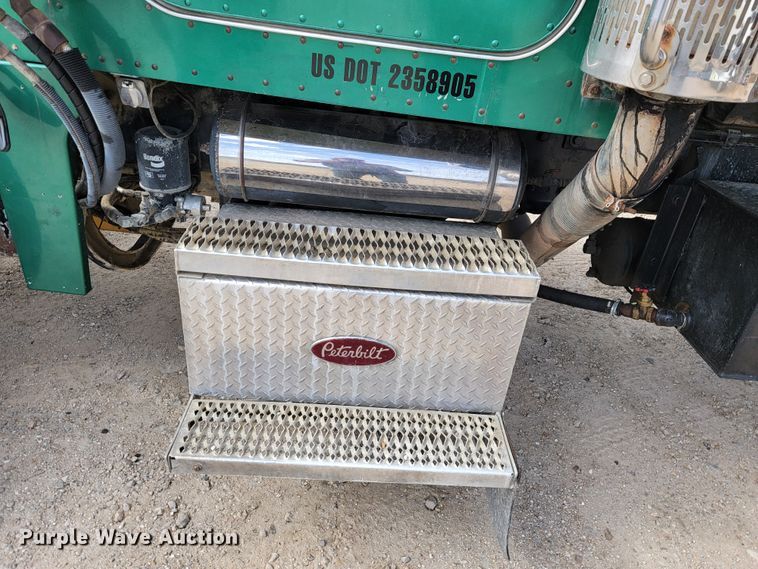 image for item JE9966 1995 Peterbilt 357  dump truck