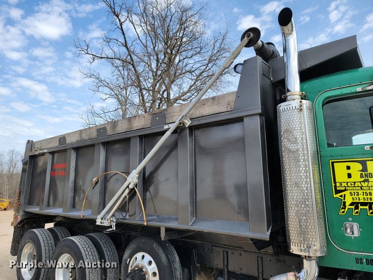 image for item JE9966 1995 Peterbilt 357  dump truck