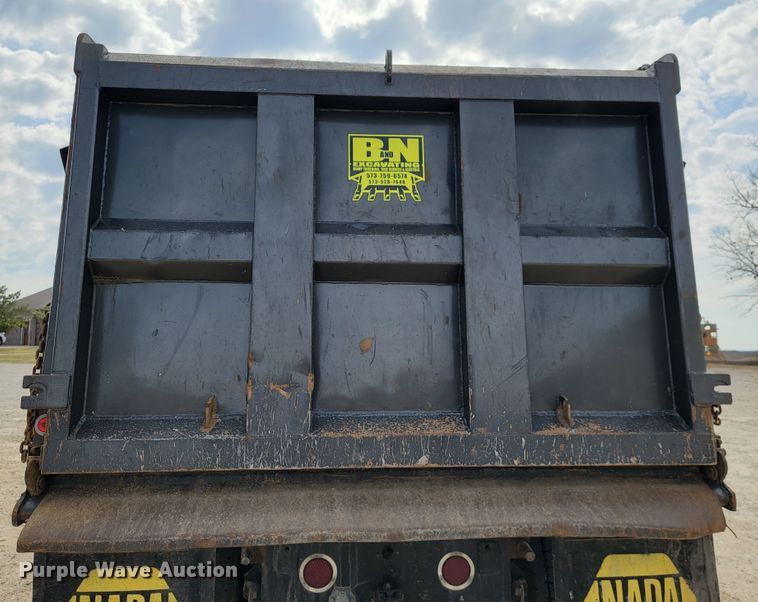 image for item JE9966 1995 Peterbilt 357  dump truck