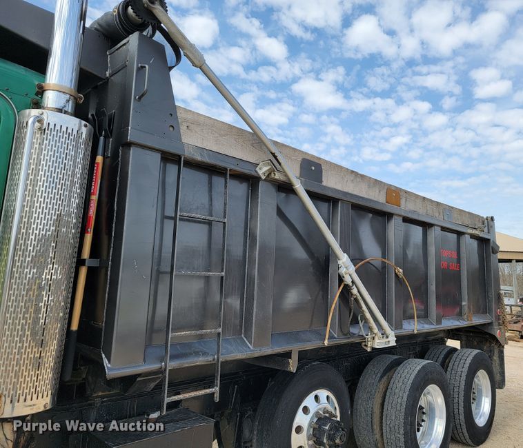 image for item JE9966 1995 Peterbilt 357  dump truck